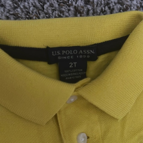 Polo Top Boys Dark Yellow Short Sleeves Logo Two Button Size 2 - Picture 3 of 3